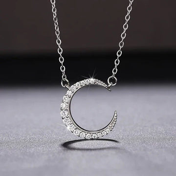 Women's Stylish Simple And Versatile Moon Necklace